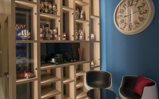 Starry Night Laurel Hotel