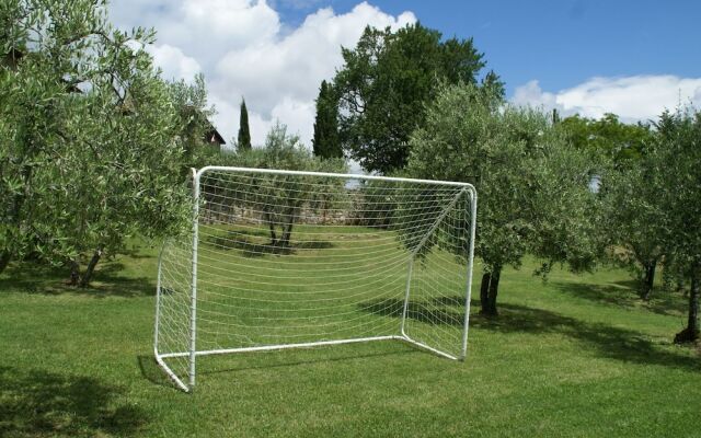 Stylish Holiday Home in Castelnuovo Dei Sabbioni with Pool