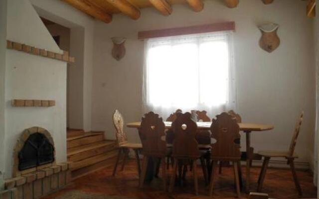 Casa cu Sindrila / Zsindelyes