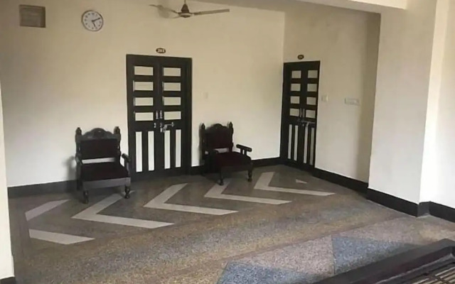 Hotel Dharohar Palace