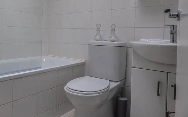 London - 4 Bed - Sleeps 8 - Garden - Pet Friendly