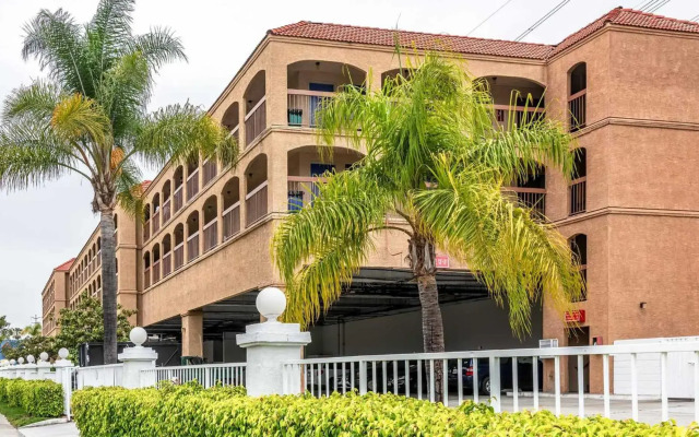 Motel 6 Gardena, CA - South