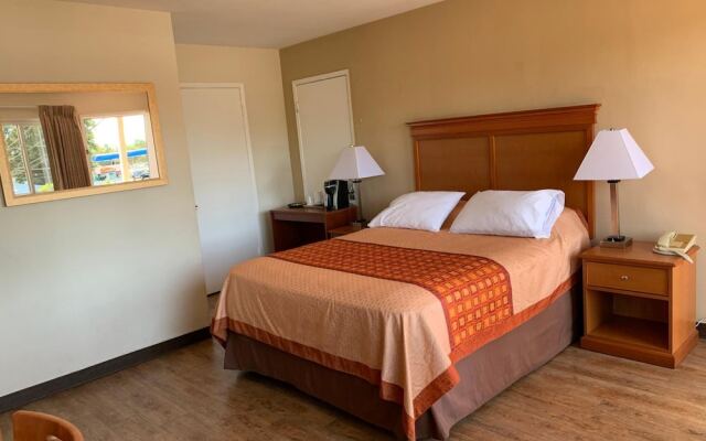Redwood Inn