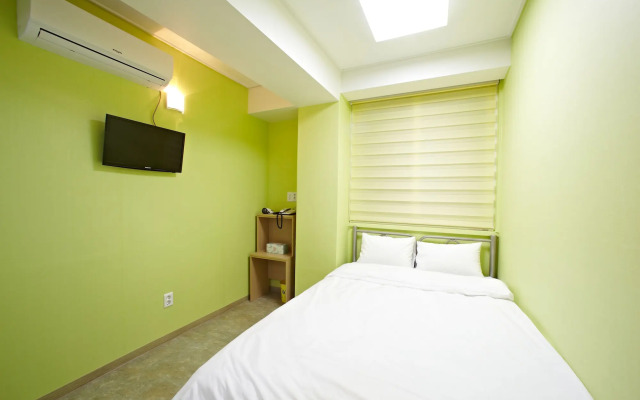 Rainbow Hotel Myeongdong
