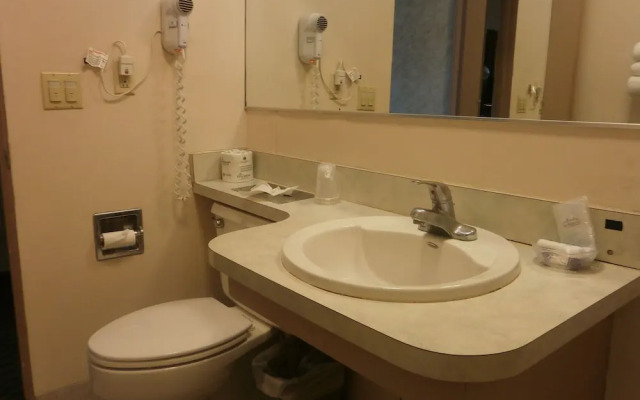 Richmond Inn & Suites