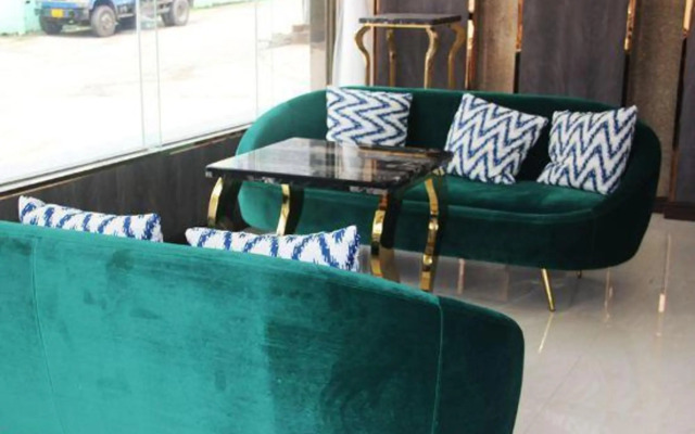 Dengge Business Hotel
