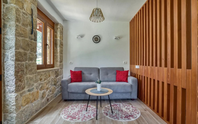 Stonehouse in Olives