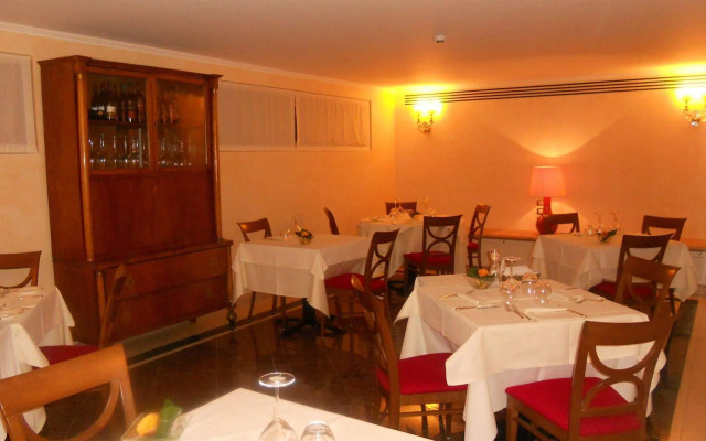 Ambassador Palace Hotel