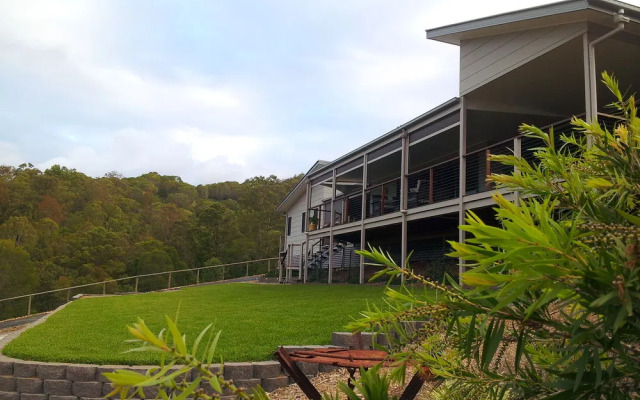 Mary Valley Views B + B