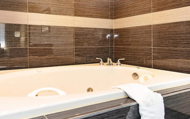 Rodeway Inn & Suites