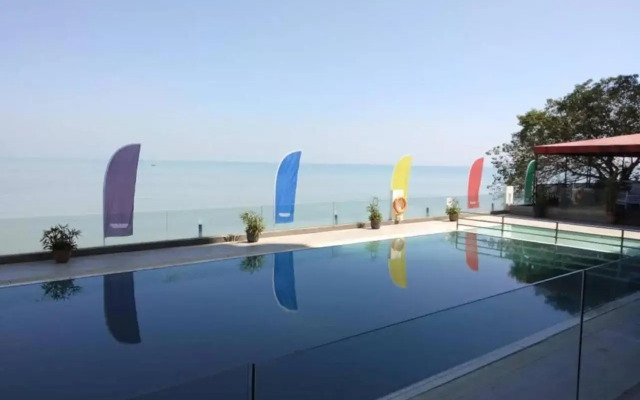 By The Sea @ Cozy Beachfront Home