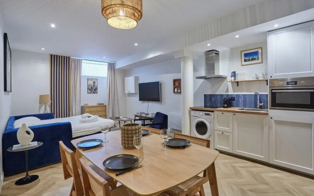 Superb Duplex Apartment Center of Paris