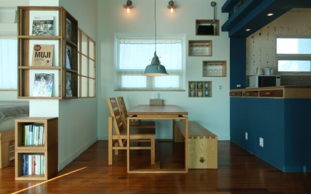 Hoclack Rooftop Moonlight