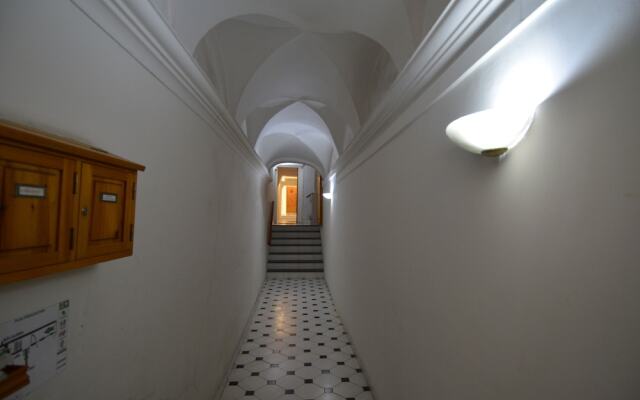 Period apartment 5 period in Old Nice near tramway