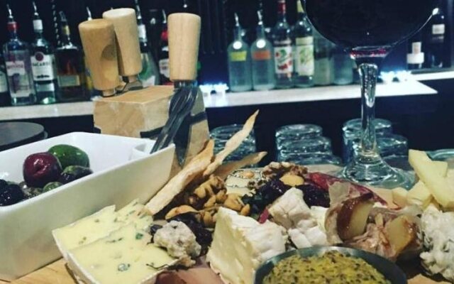 The Bulldog Hotel Silver Star