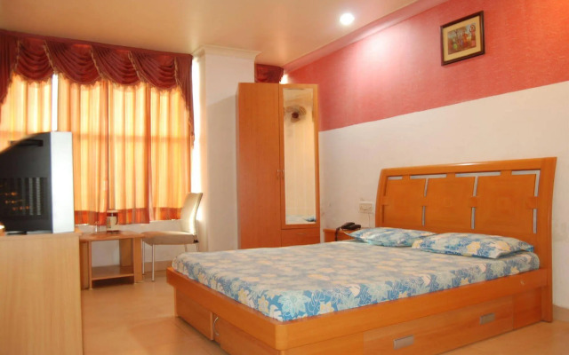OYO 13365 Hotel Teg Royal