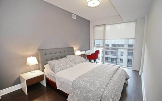 Presidential 1 Bedroom Condo across CN Tower