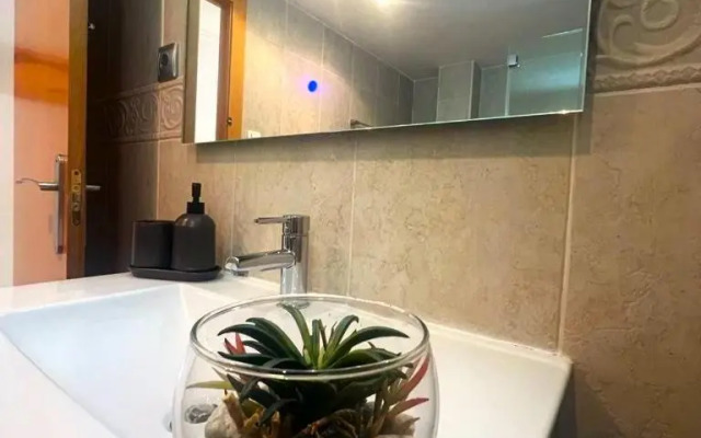 Calle Mora De Rubielos with Free Private Underground Parking