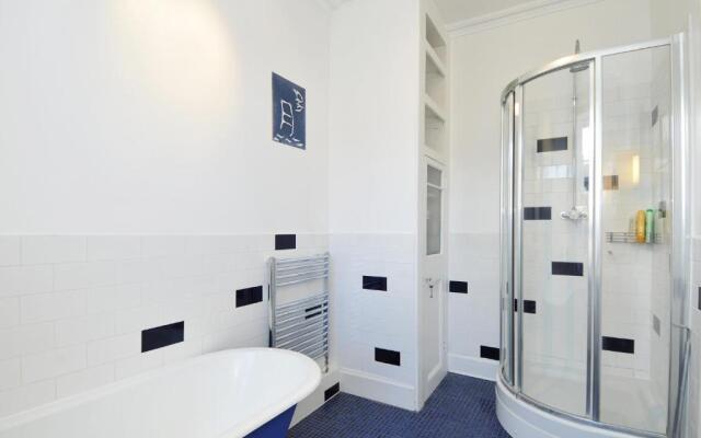 331 Attractive 2 bedroom apartment in Edinburgh's New Town