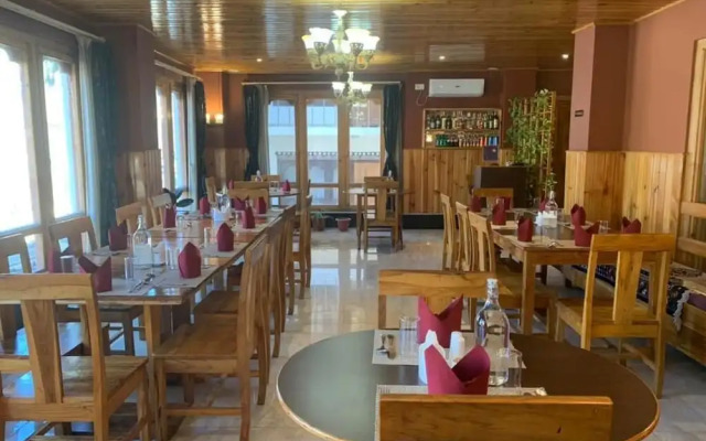 Hotel Khamsum