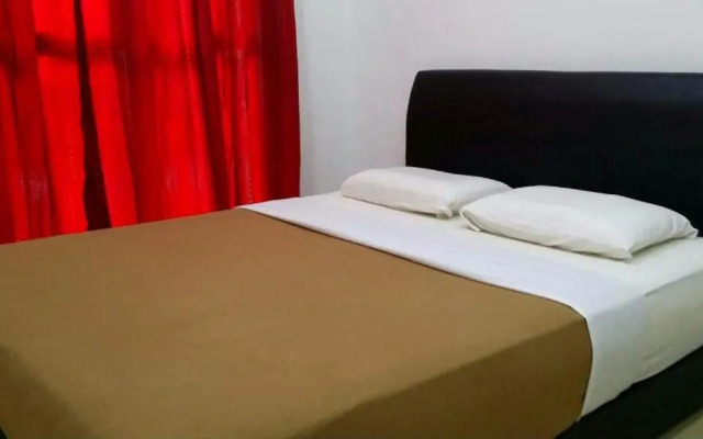 Golden Hill 1 Room Apt at Night Market