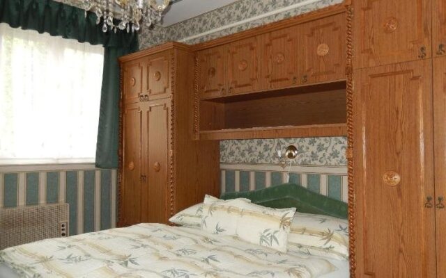 Henrietta Apartmanház