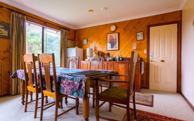 Albany's Big Grove Bed & Breakfast