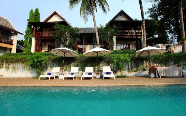 Sunset Villa by Burasari