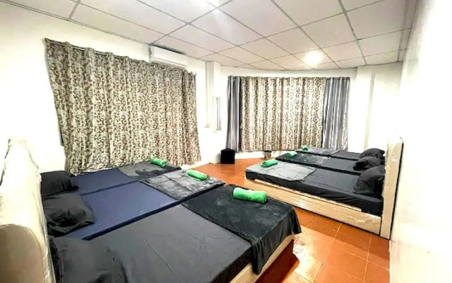 OYO HOME 90768 Flo Inn Motel