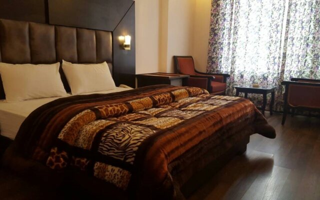 OYO 10109 Hotel River Regency