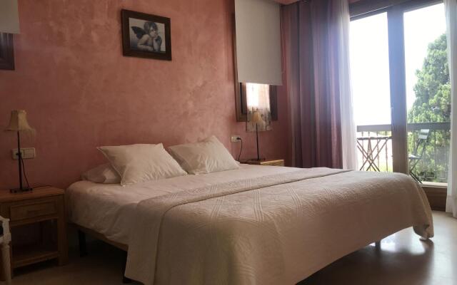 8381 - Large beach side villa in Marbella