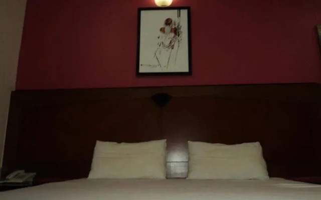 Goroomgo Priyanshu Guest House Ruby Kolkata