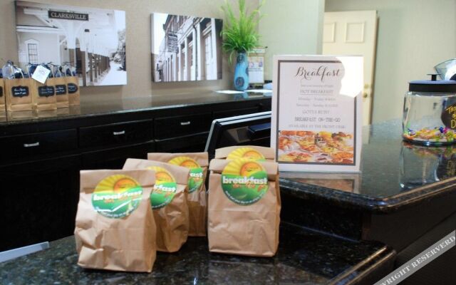 DoubleTree by Hilton Clarksville Riverview