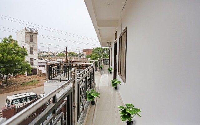 Oyo Townhouse 1082 Holidayy Inn