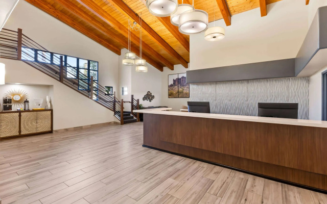 Days Inn & Suites by Wyndham Mesa Near Phoenix