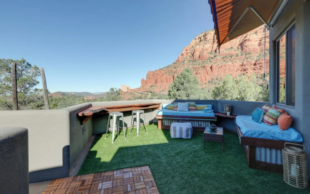 Amazing Views & On-site Hiking: Sedona Studio