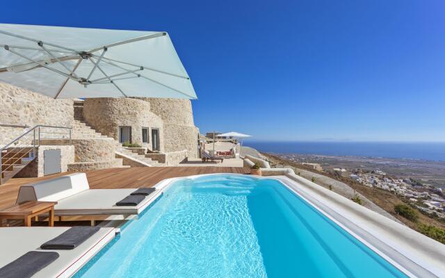 Luxury Villa in Santorini!