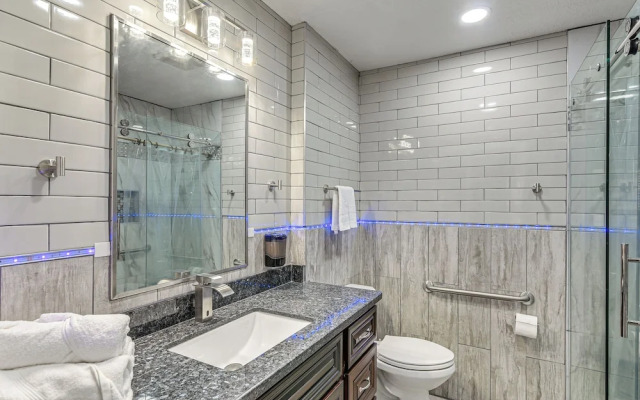Galveston Group Getaway ~ 2 Blocks to Beach!