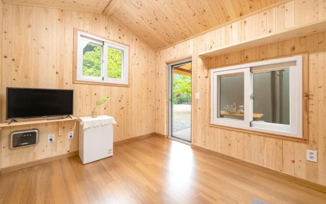 Gapyeong Yumyeongsan Gomone pet Camping