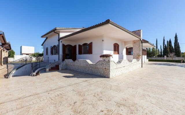 Tenuta San Cassiano with garden and pool