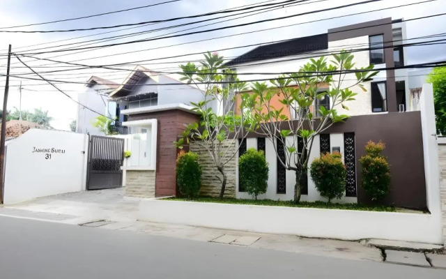 RedDoorz Plus @ TB Simatupang