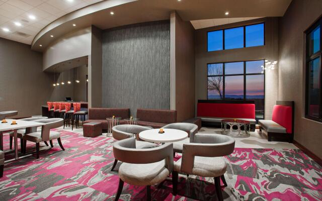 Hampton Inn & Suites Oakland Airport-Alameda