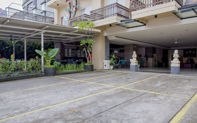 ZEN Rooms Kartika Plaza