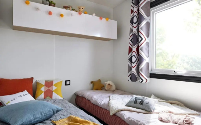 Mobil Home Dans Camping Mussonville