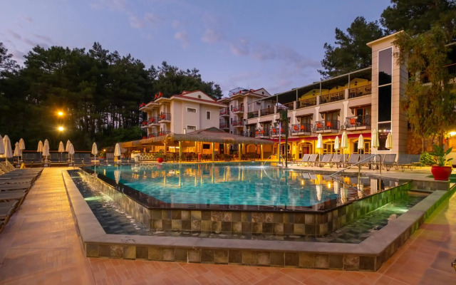 Hotel Pine Valley
