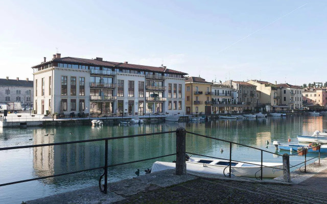 Cabanon Urban Apartments