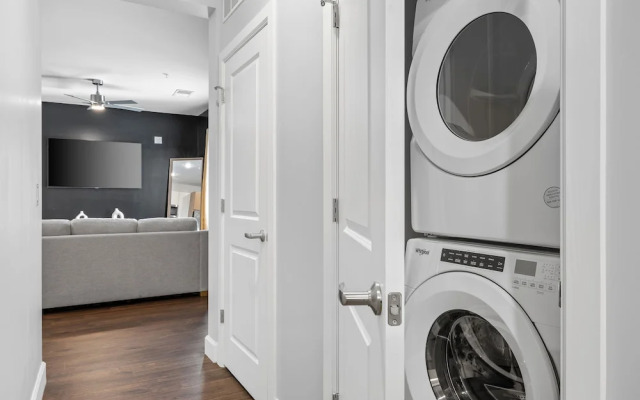 The Celebrity Suite The Gulch