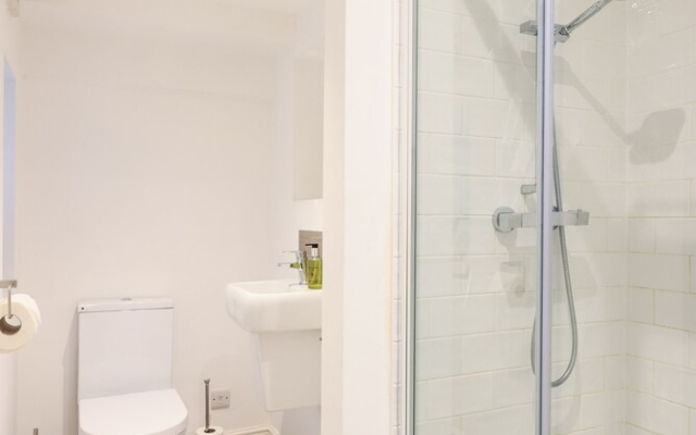 Superb Spacious2BedApartCloseToPlayhouse