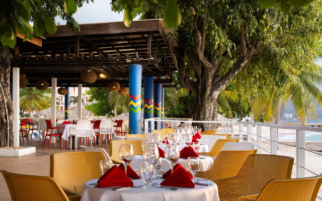 Grand Decameron Cornwall Beach, A Trademark All-Inclusive Resort