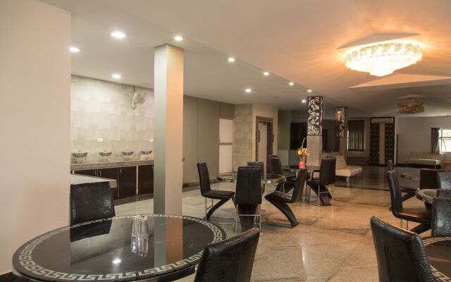 OYO Premium Nagpur C A Road